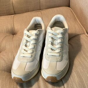 Universal Threads women’s sneakers size 8. PERFECT CONDITION